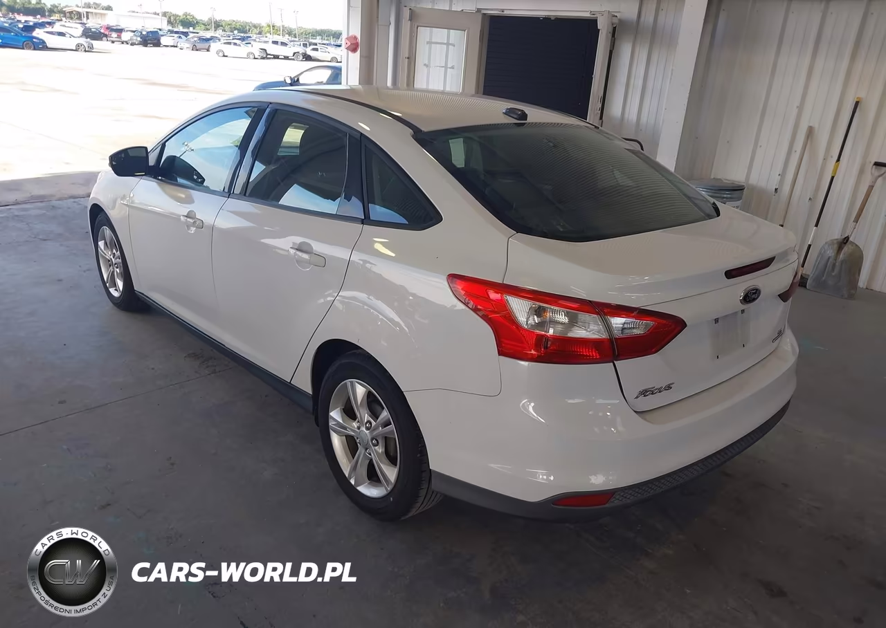 2013 Ford Focus Se VIN:1FADP3F22DL237445 - 3