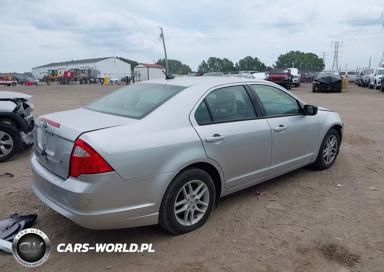 2012 Ford Fusion S VIN:3FAHP0GA5CR142240 - 4