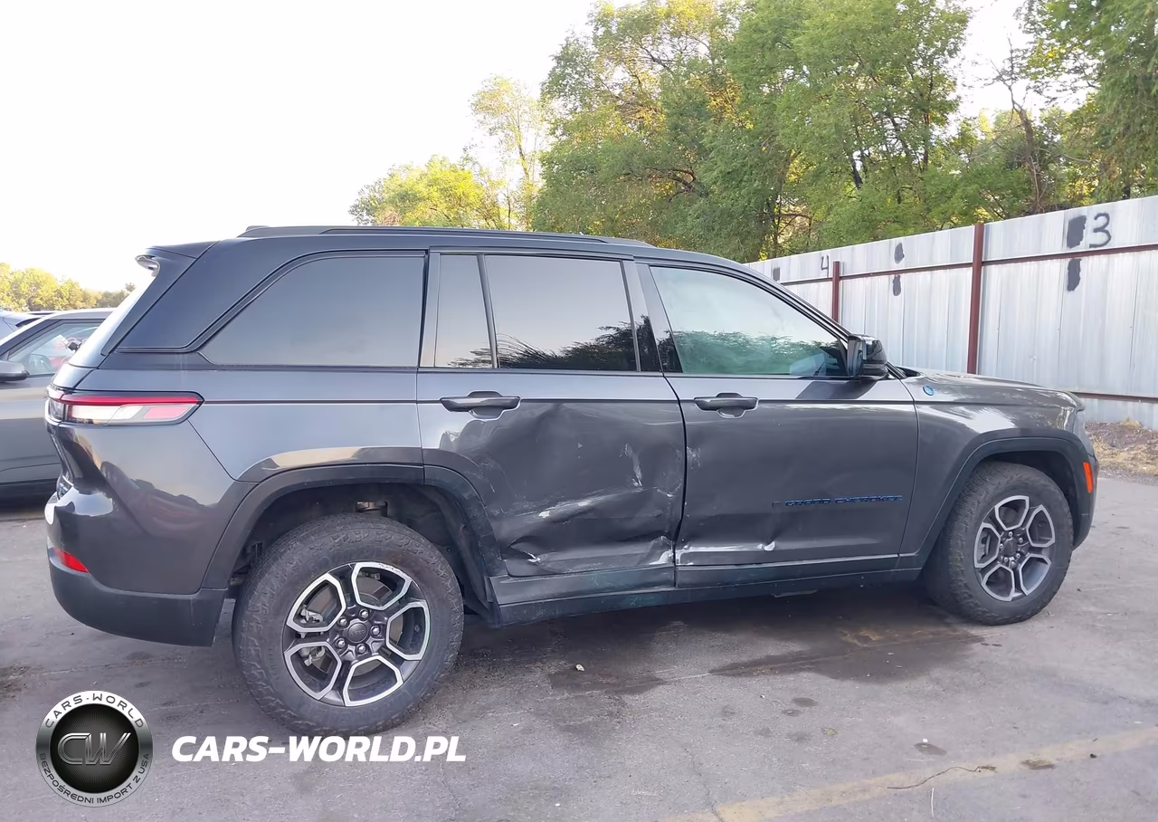 2023 Jeep Grand Cherokee 4Xe Trailhawk VIN:1C4RJYC68P8786791 - 13