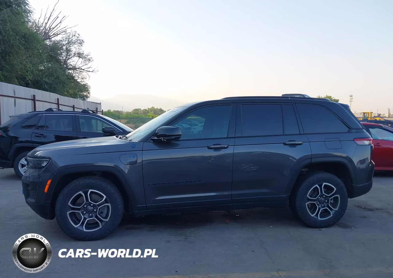 2023 Jeep Grand Cherokee 4Xe Trailhawk VIN:1C4RJYC68P8786791 - 14