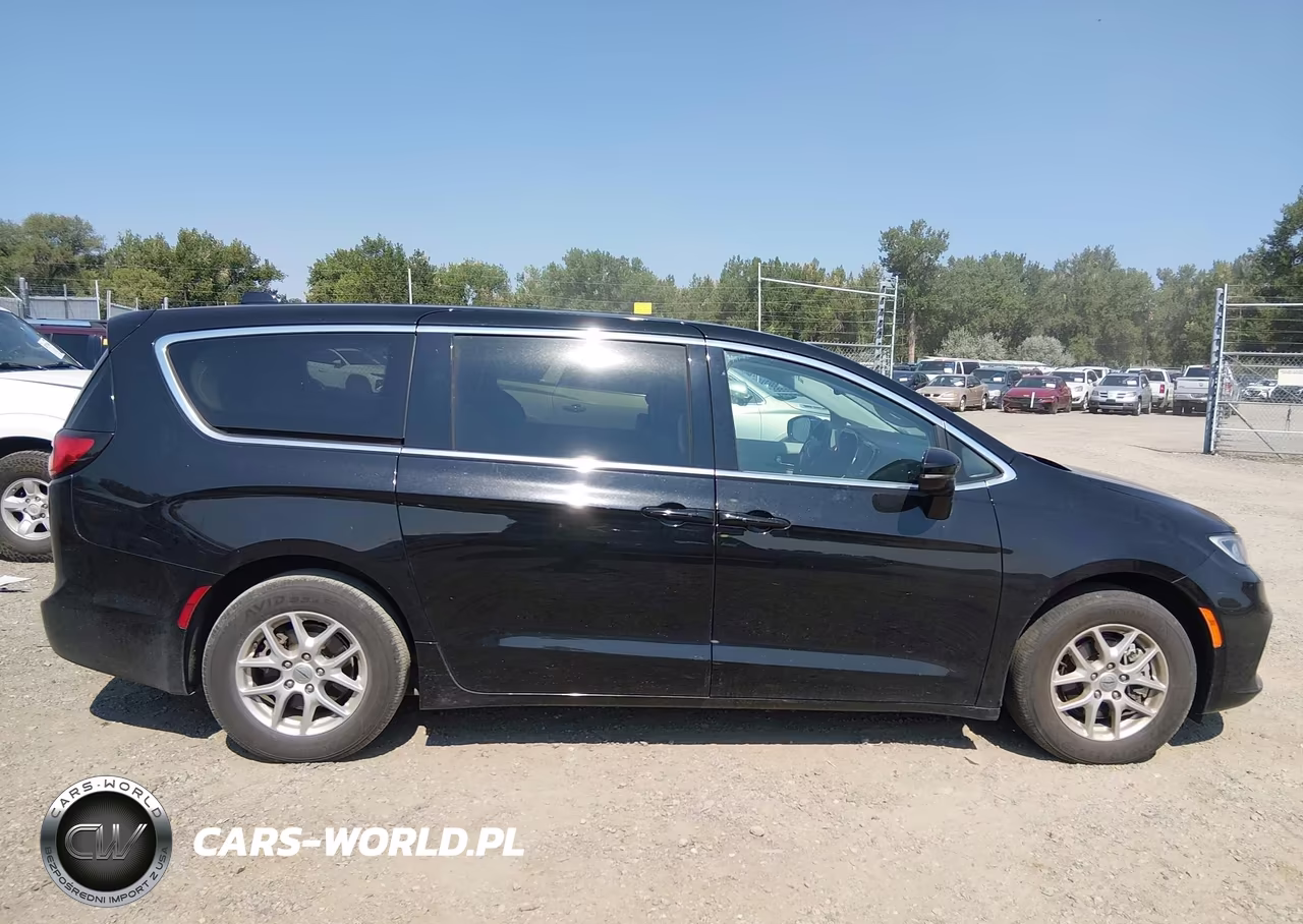 2024 Chrysler Pacifica Touring L VIN:2C4RC1BG3RR194069 - 13
