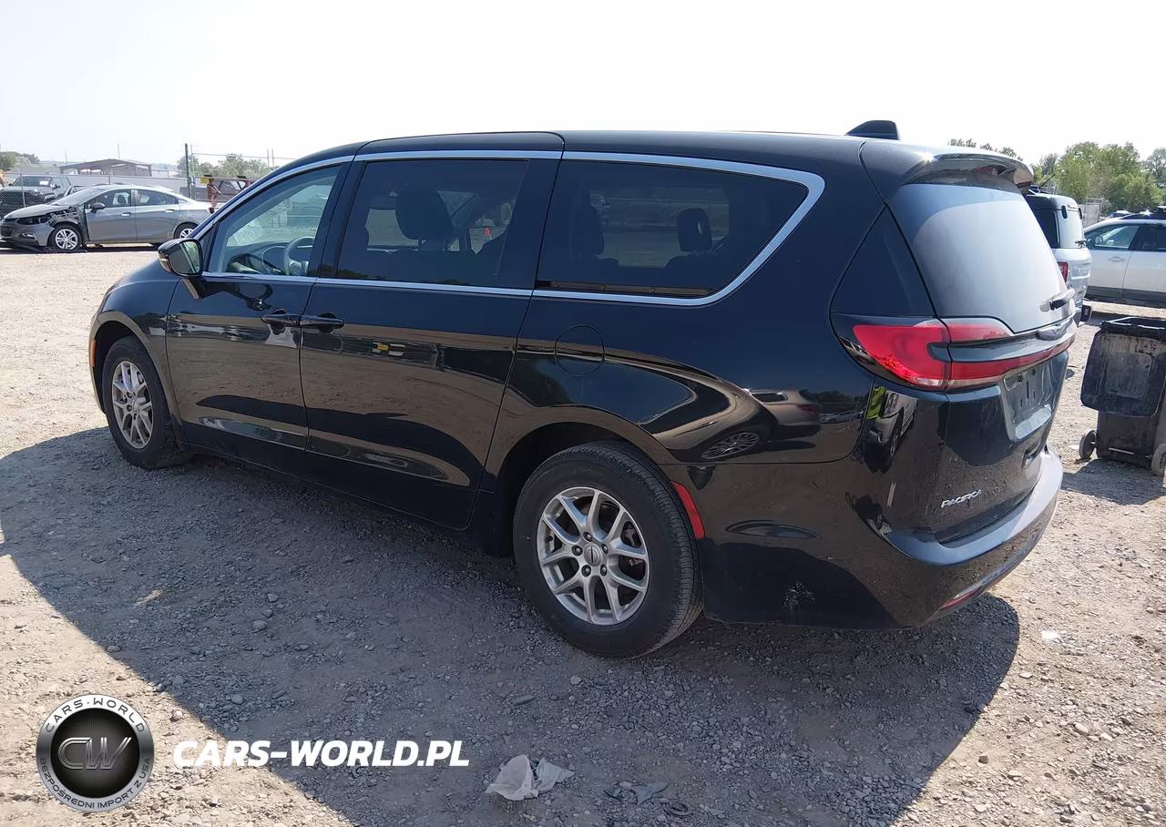 2024 Chrysler Pacifica Touring L VIN:2C4RC1BG3RR194069 - 3