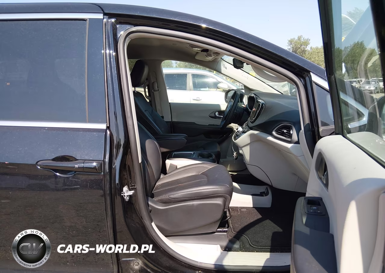 2024 Chrysler Pacifica Touring L VIN:2C4RC1BG3RR194069 - 5