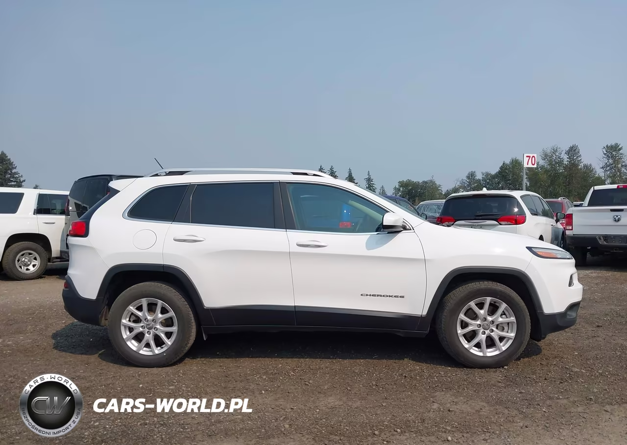 2018 Jeep Cherokee Latitude 4X4 VIN:1C4PJMCB3JD528657 - 13