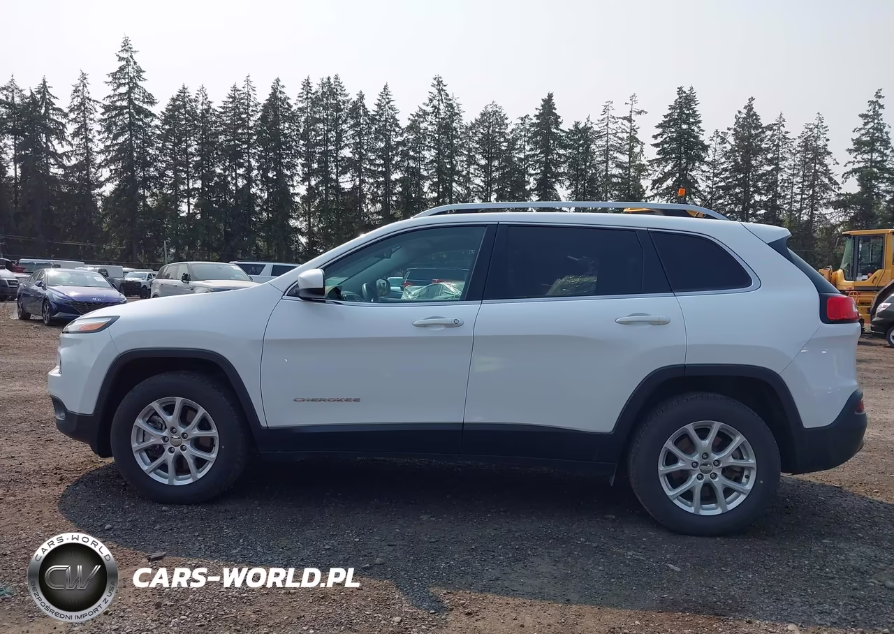 2018 Jeep Cherokee Latitude 4X4 VIN:1C4PJMCB3JD528657 - 14