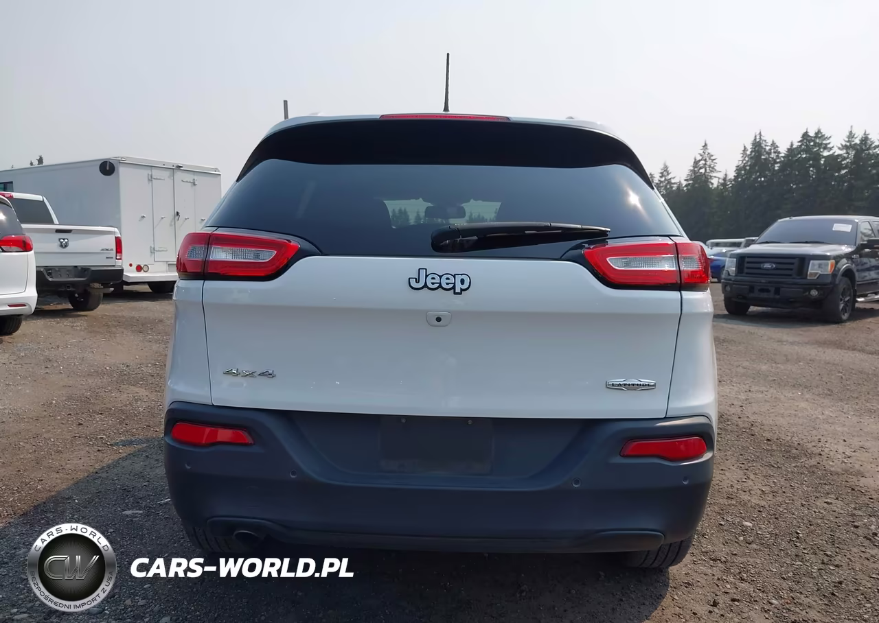 2018 Jeep Cherokee Latitude 4X4 VIN:1C4PJMCB3JD528657 - 16