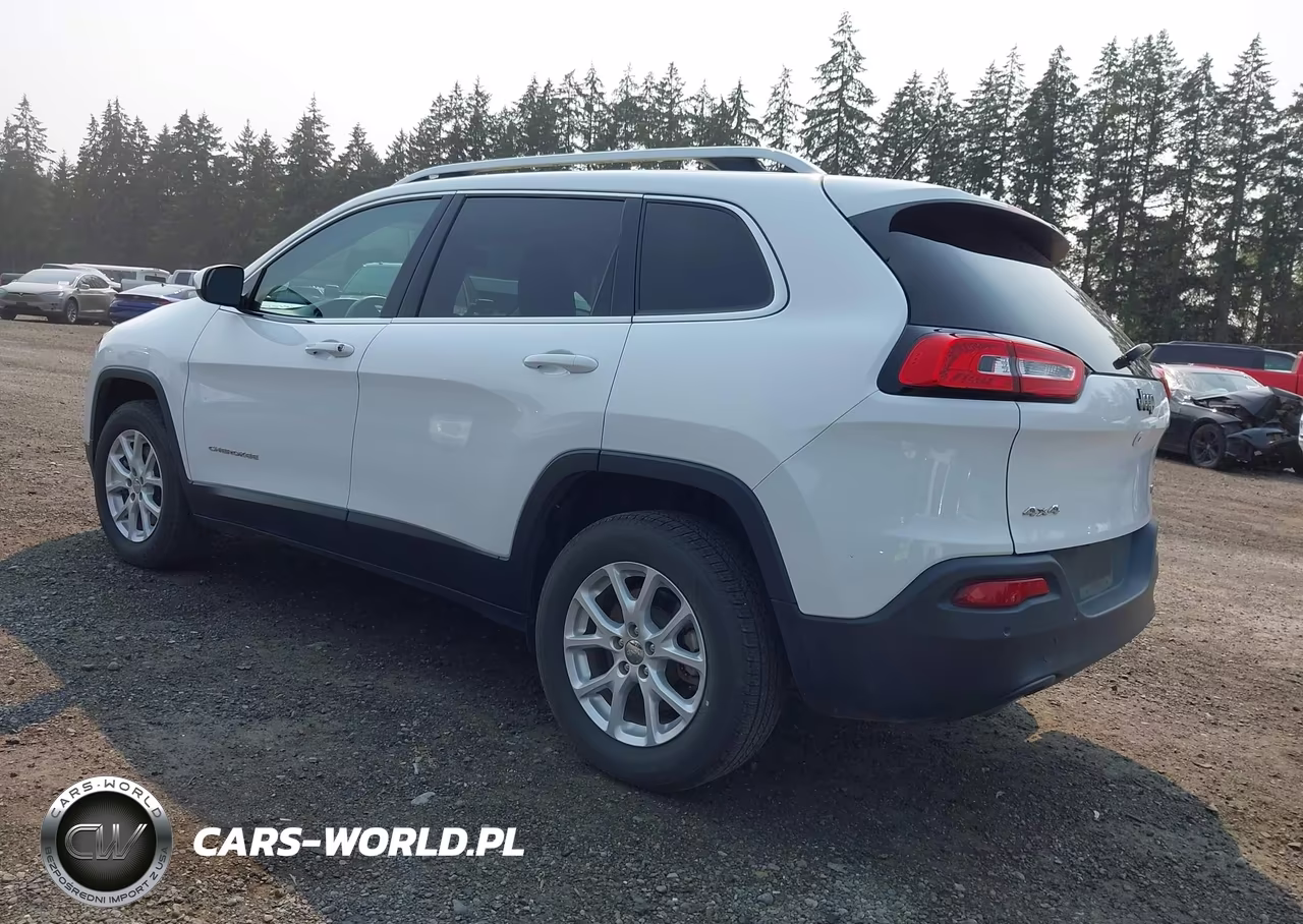 2018 Jeep Cherokee Latitude 4X4 VIN:1C4PJMCB3JD528657 - 3