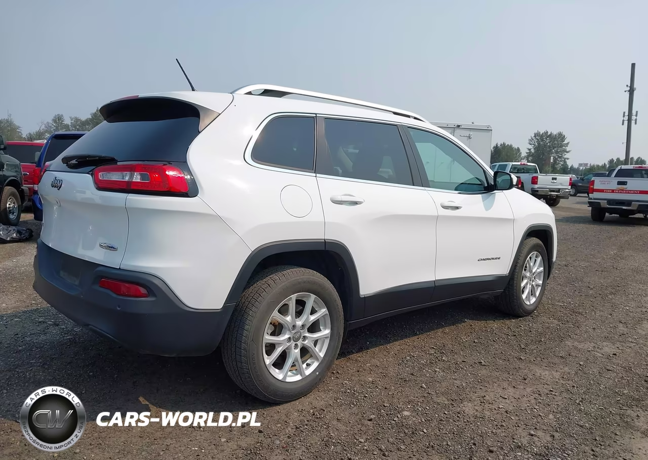 2018 Jeep Cherokee Latitude 4X4 VIN:1C4PJMCB3JD528657 - 4
