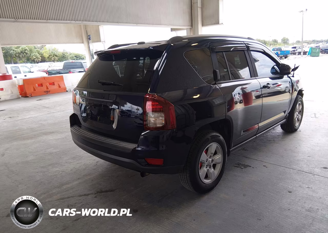 2016 Jeep Compass Latitude VIN:1C4NJCEAXGD744438 - 4