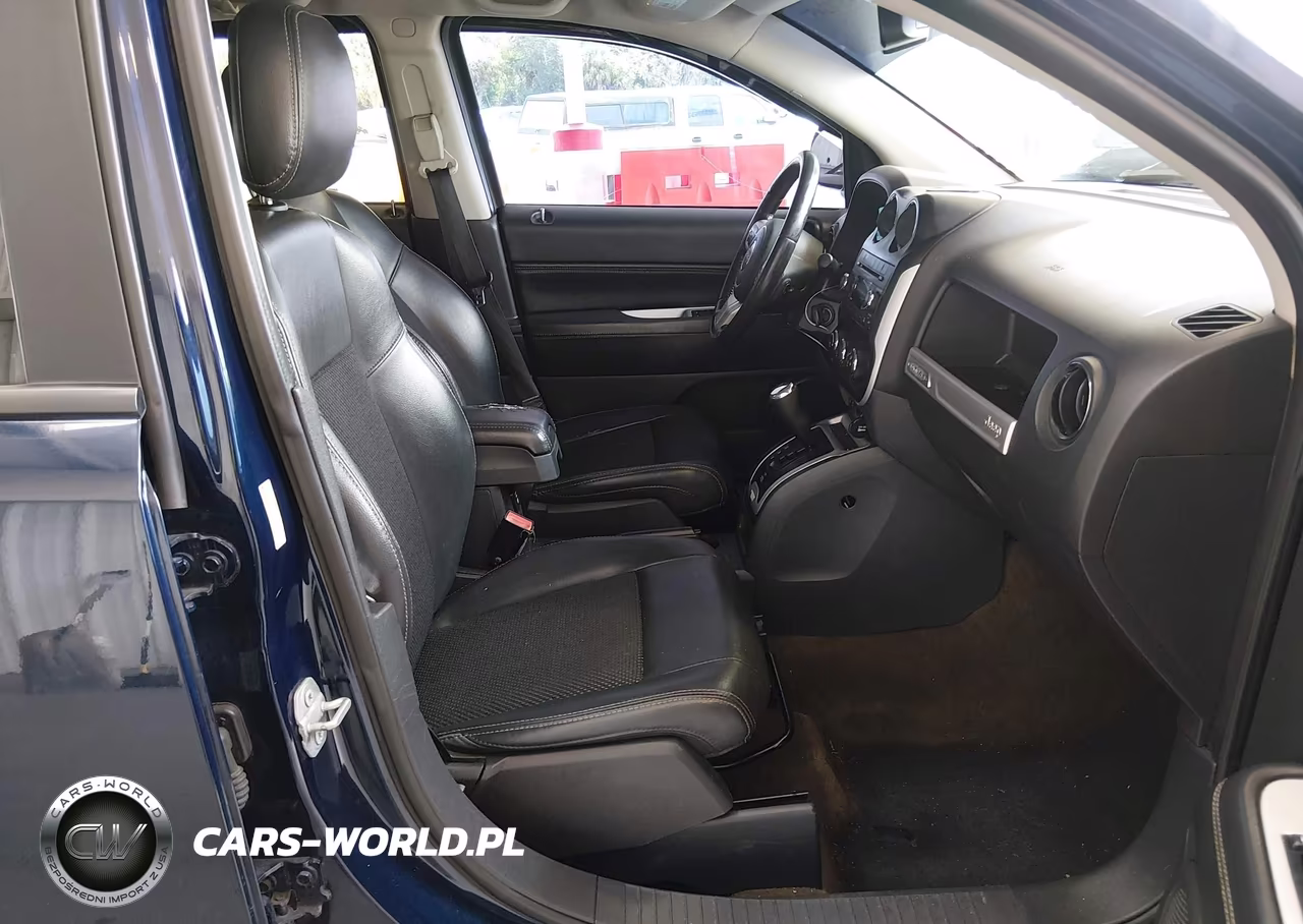 2016 Jeep Compass Latitude VIN:1C4NJCEAXGD744438 - 5