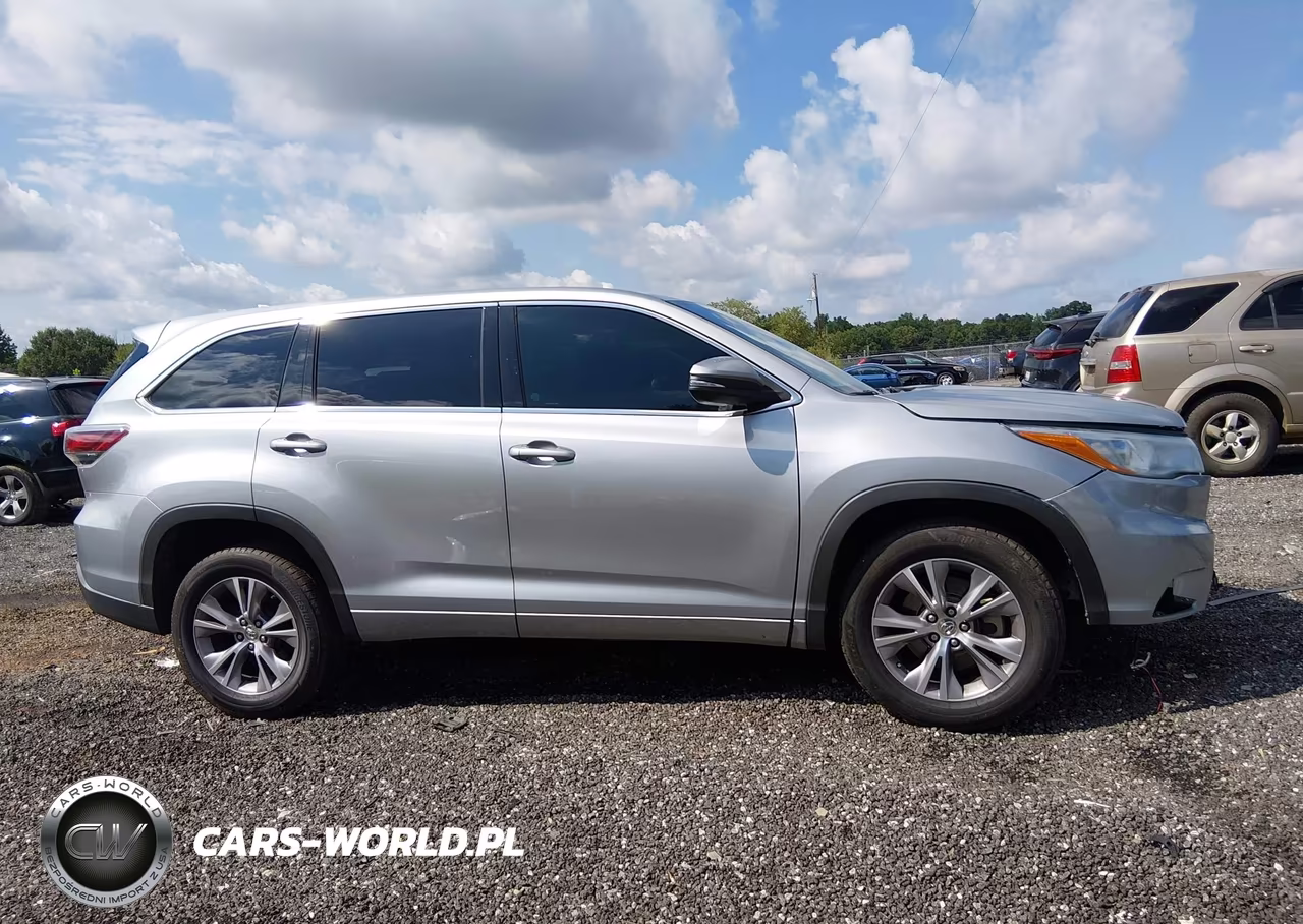2015 Toyota Highlander Le Plus V6 VIN:5TDZKRFH6FS115260 - 14