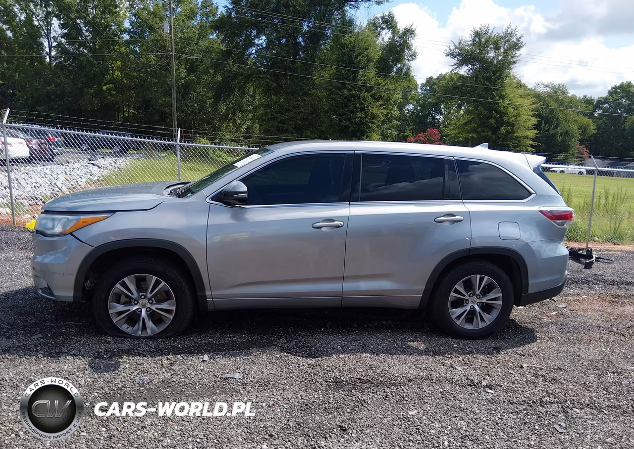 2015 Toyota Highlander Le Plus V6 VIN:5TDZKRFH6FS115260 - 15