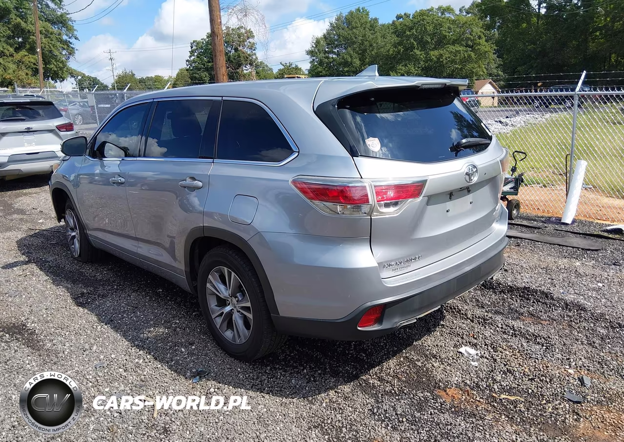 2015 Toyota Highlander Le Plus V6 VIN:5TDZKRFH6FS115260 - 3