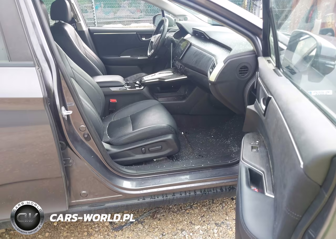 2018 Honda Clarity Plug-In Hybrid Touring VIN:JHMZC5F38JC019228 - 5