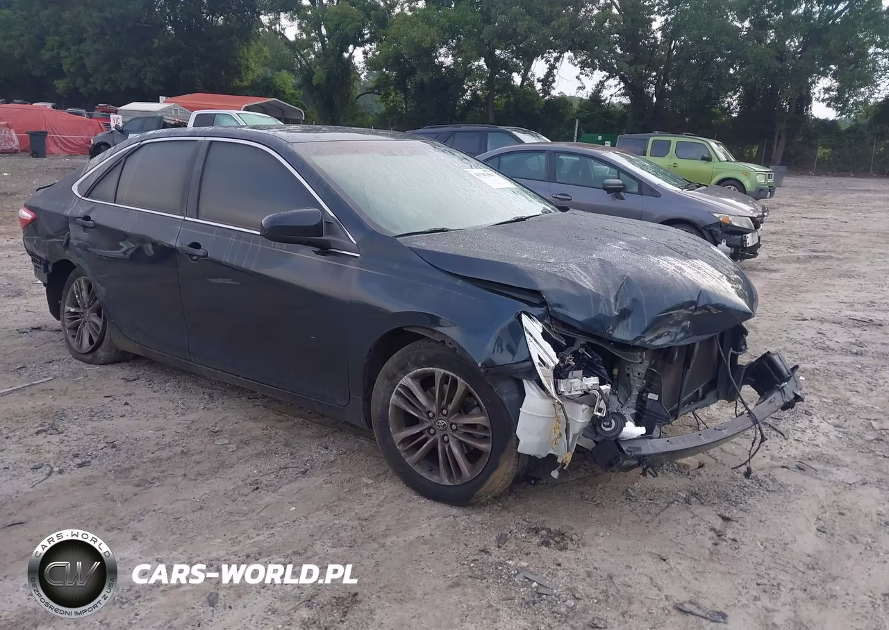2015 Toyota Camry Le – zdjęcie 1 z 19