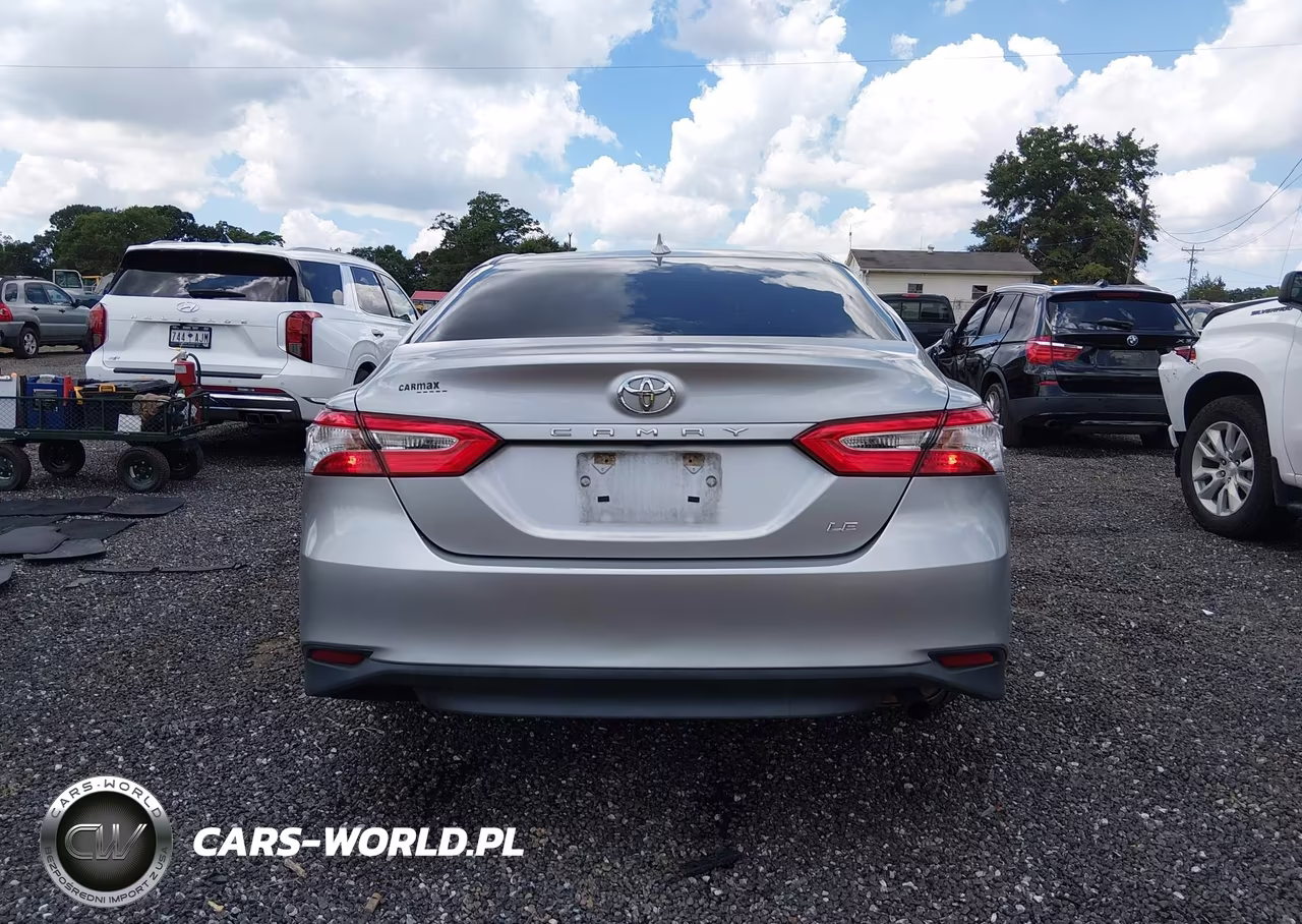2019 Toyota Camry Le VIN:4T1B11HK6KU849722 - 17