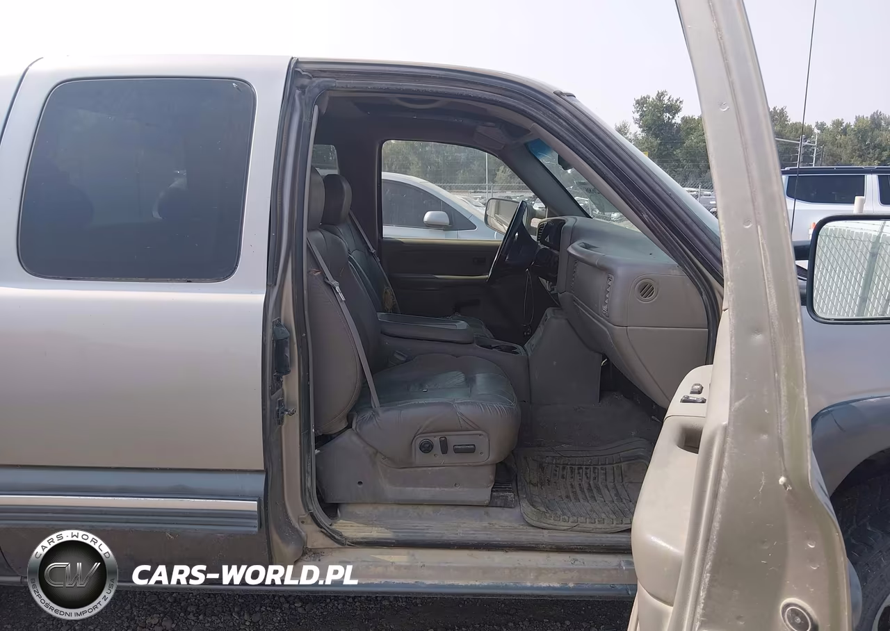2000 Chevrolet Silverado K2500 VIN:1GCGK29UXYE248653 - 5