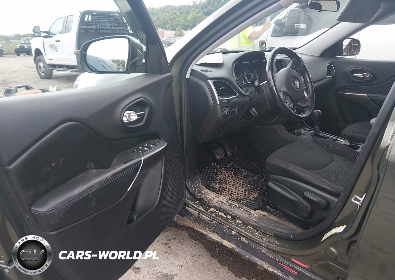 2019 Jeep Cherokee Latitude 4X4 VIN:1C4PJMCX7KD155264 - 6