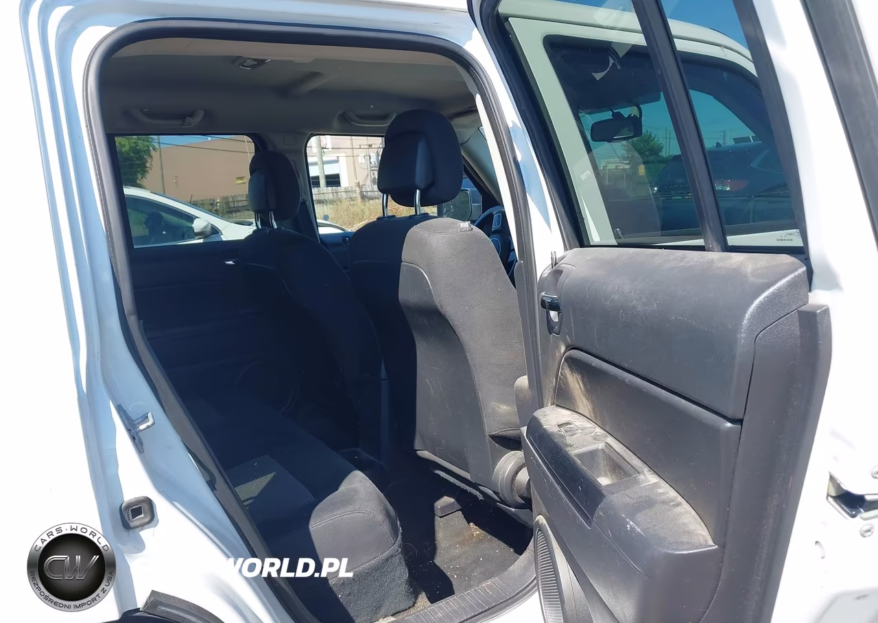 2016 Jeep Patriot Sport VIN:1C4NJRBB5GD534409 - 8