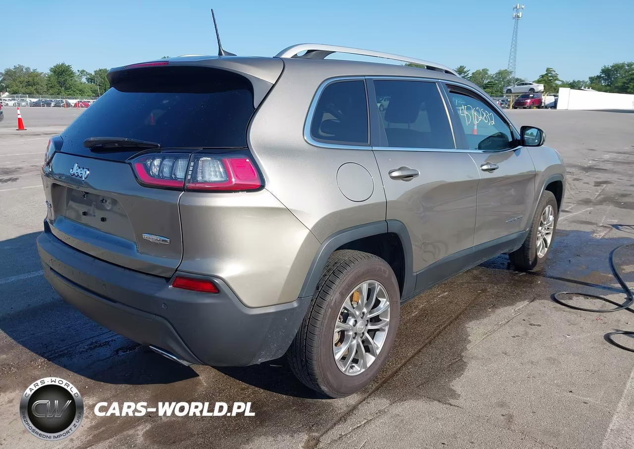 2021 Jeep Cherokee Latitude Lux 4X4 VIN:1C4PJMMX3MD185685 - 4