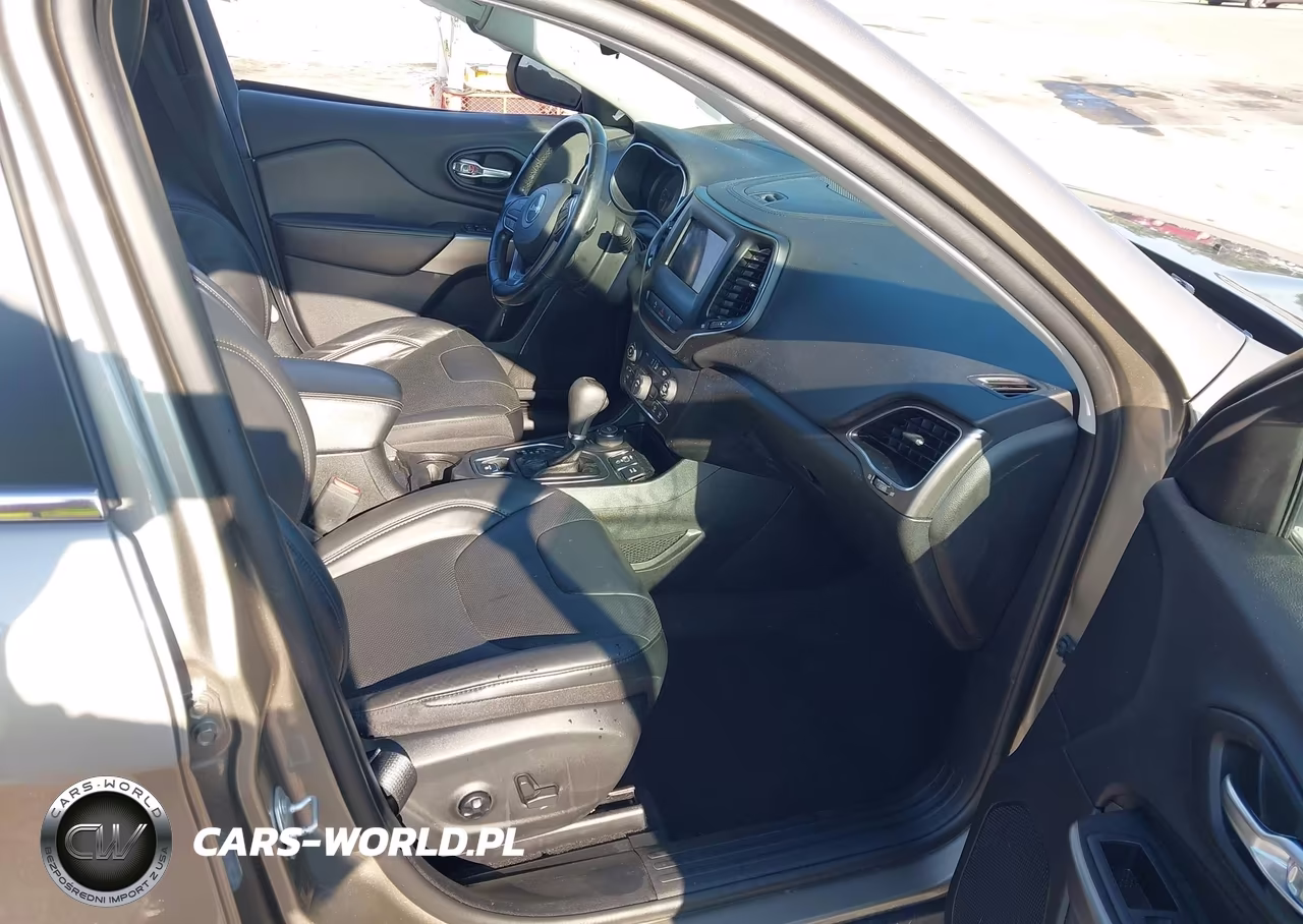2021 Jeep Cherokee Latitude Lux 4X4 VIN:1C4PJMMX3MD185685 - 5