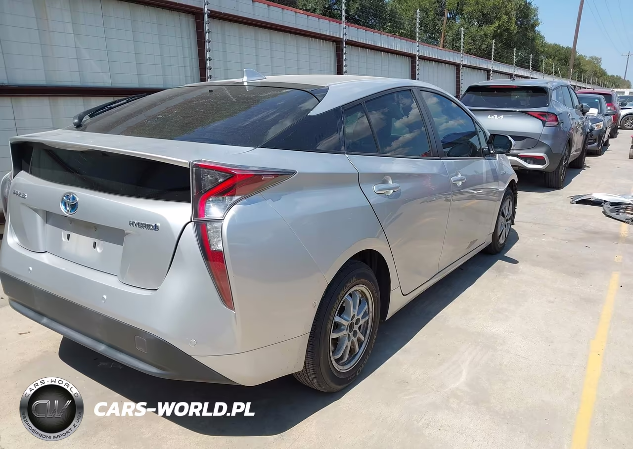 2018 Toyota Prius VIN:JTDKARFU9J3550222 - 4