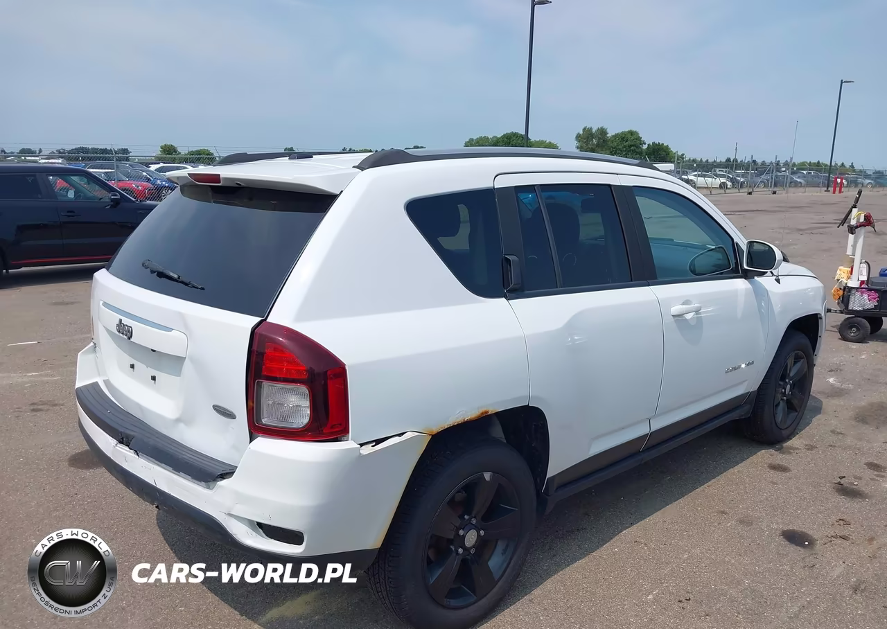 2017 Jeep Compass Latitude VIN:1C4NJDEB0HD104738 - 4