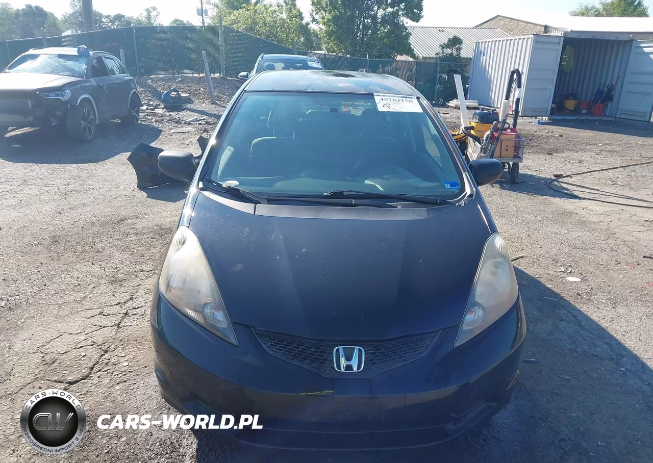 2011 Honda Fit VIN:JHMGE8H37BS011354 - 13