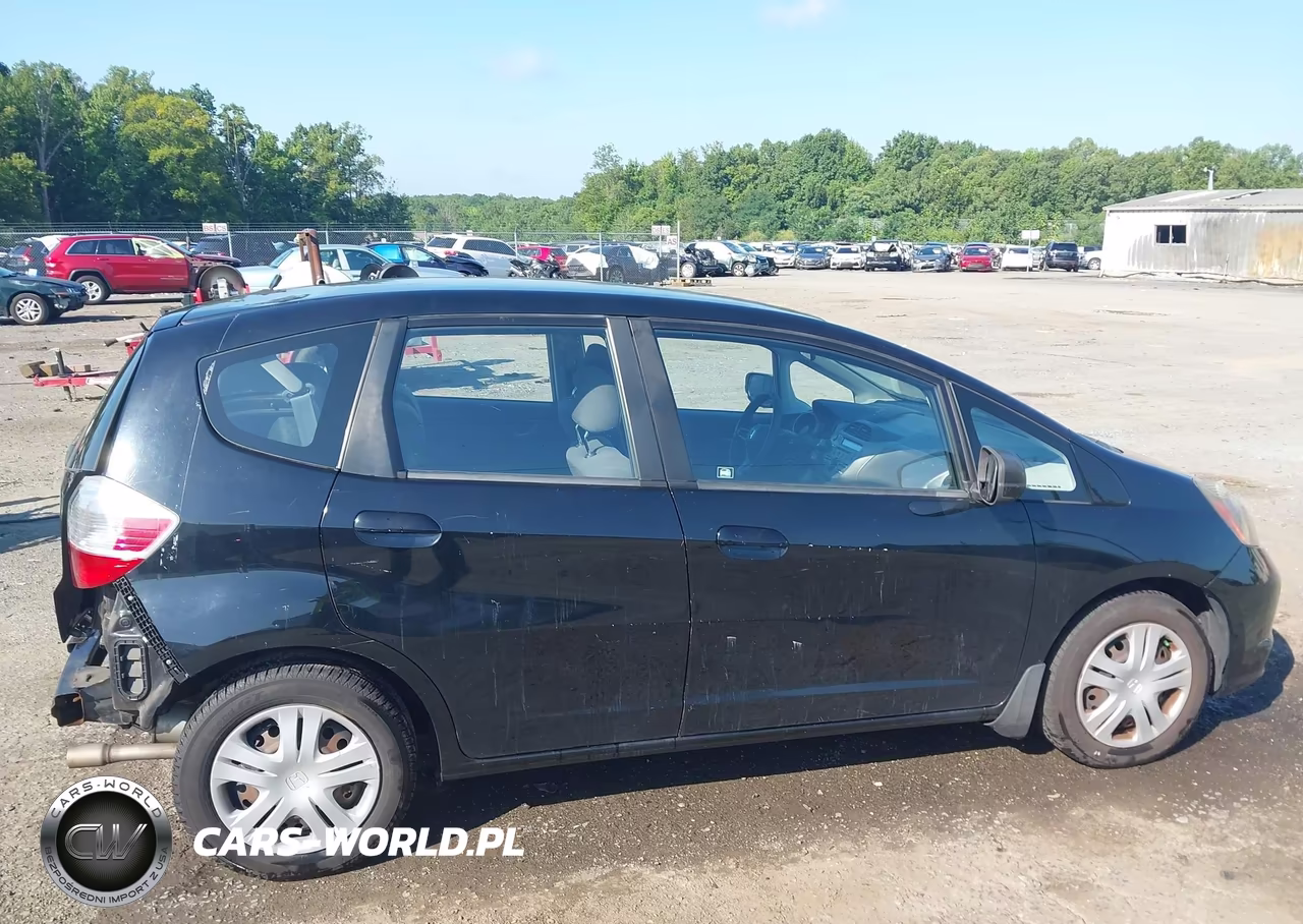 2011 Honda Fit VIN:JHMGE8H37BS011354 - 14