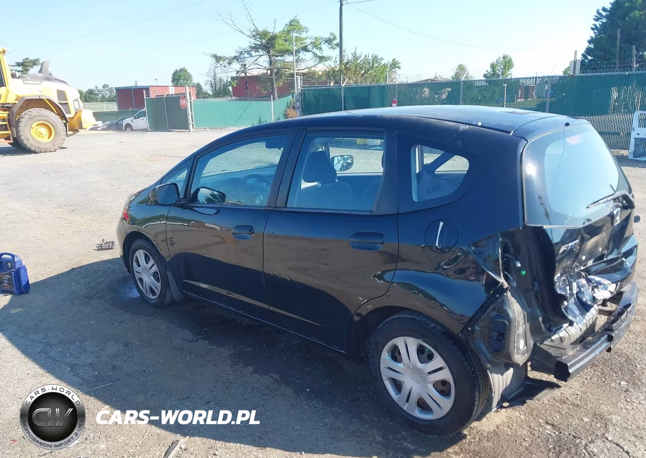 2011 Honda Fit VIN:JHMGE8H37BS011354 - 3