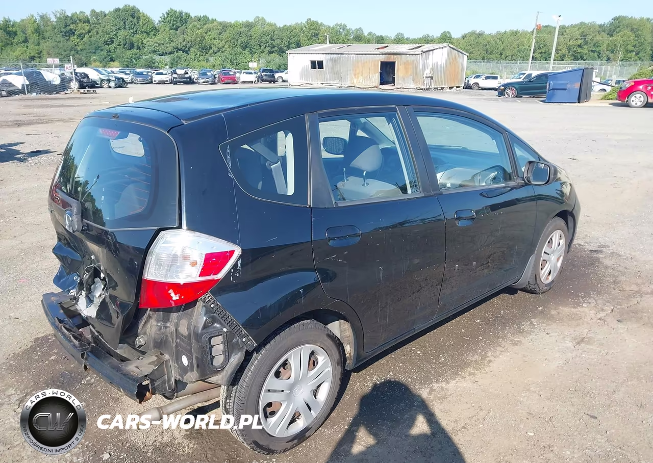 2011 Honda Fit VIN:JHMGE8H37BS011354 - 4