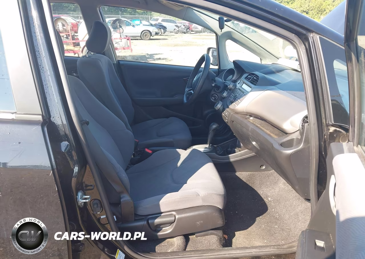 2011 Honda Fit VIN:JHMGE8H37BS011354 - 5