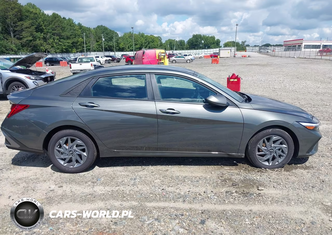 2026 Hyundai Elantra Hybrid Blue VIN:KMHLM4DJ2TU204934 - 13