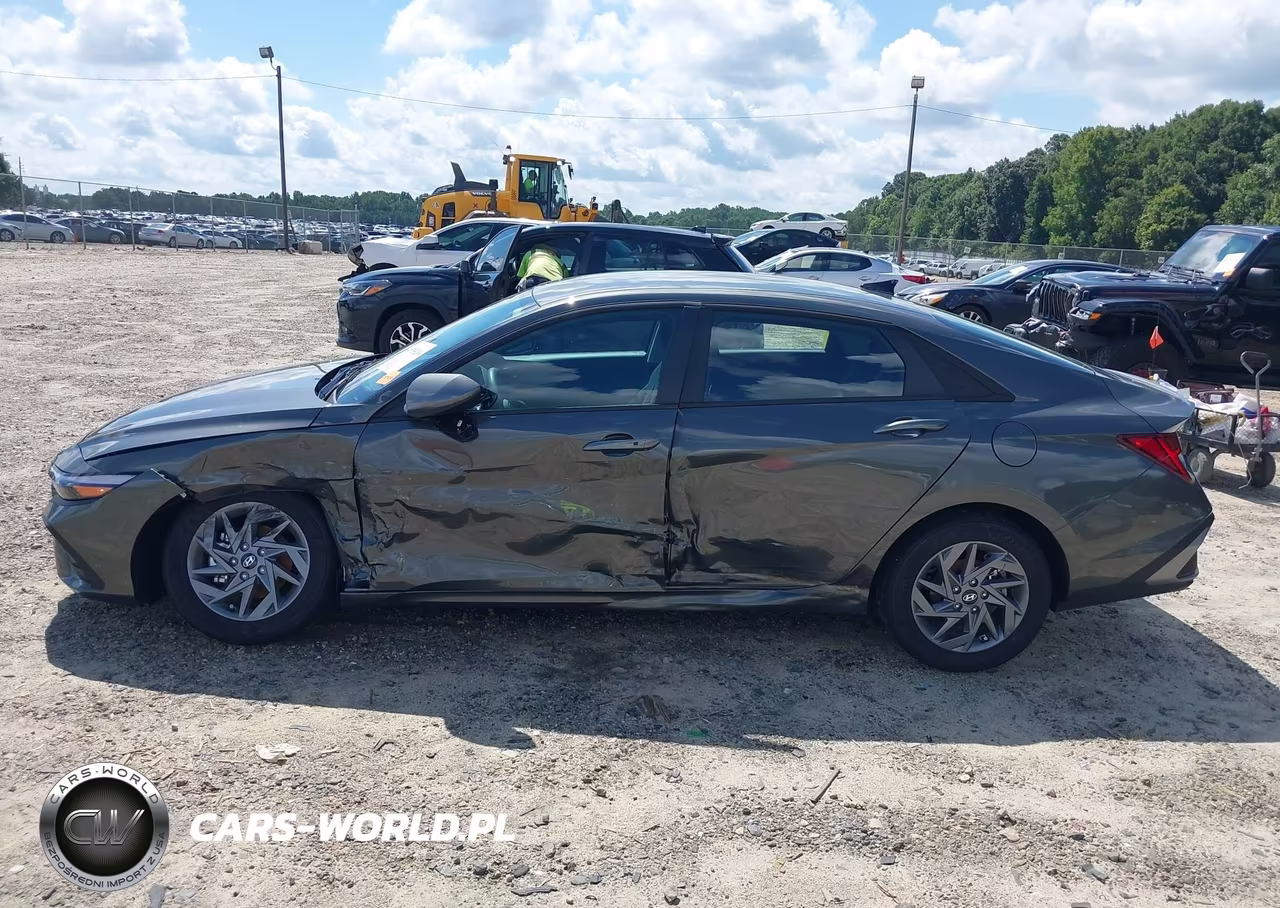 2026 Hyundai Elantra Hybrid Blue VIN:KMHLM4DJ2TU204934 - 14