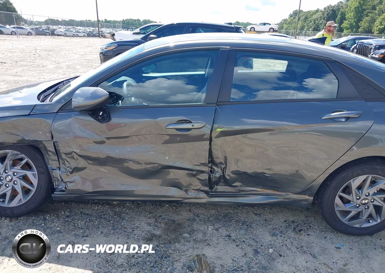 2026 Hyundai Elantra Hybrid Blue VIN:KMHLM4DJ2TU204934 - 18