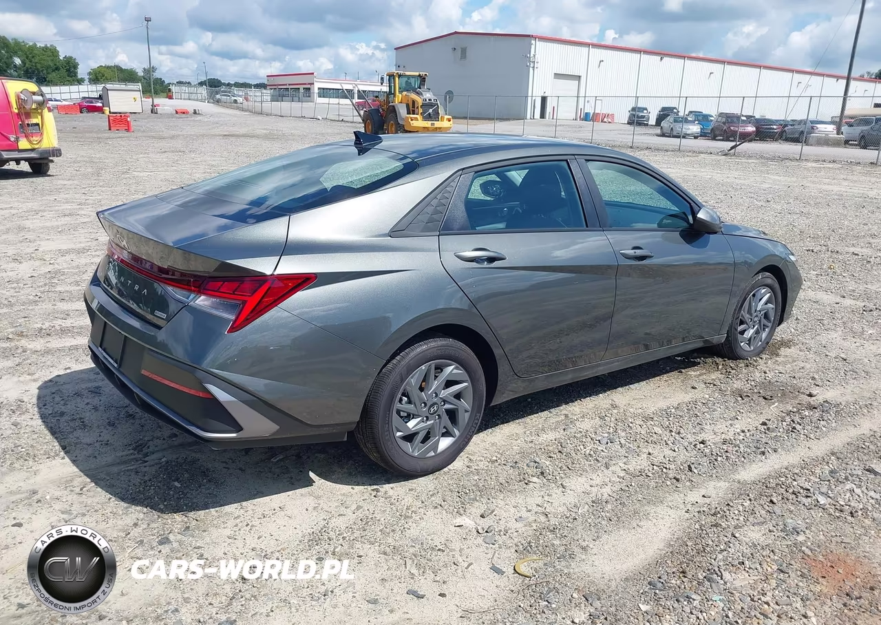 2026 Hyundai Elantra Hybrid Blue VIN:KMHLM4DJ2TU204934 - 4