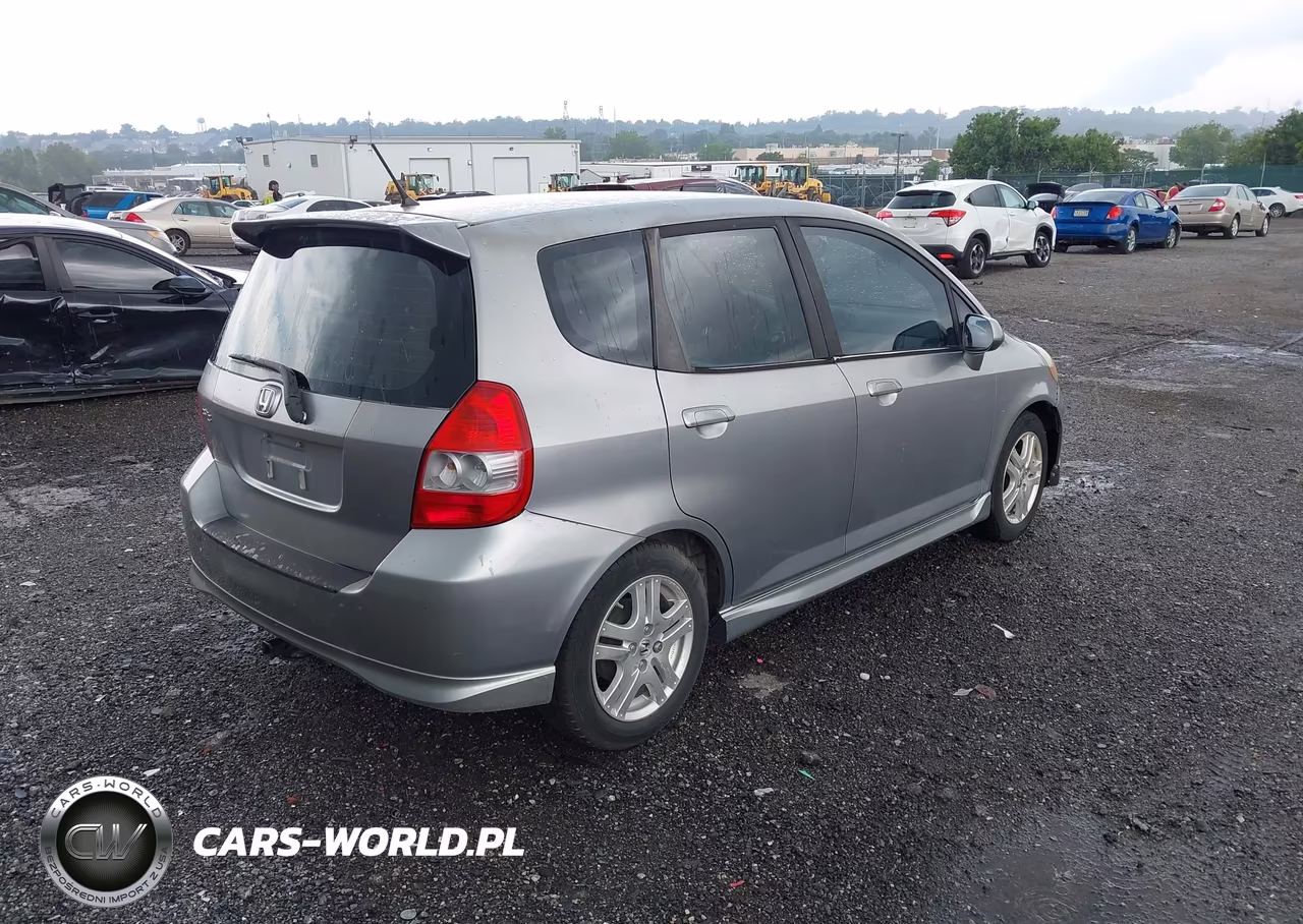 2008 Honda Fit Sport VIN:JHMGD376X8S057724 - 4