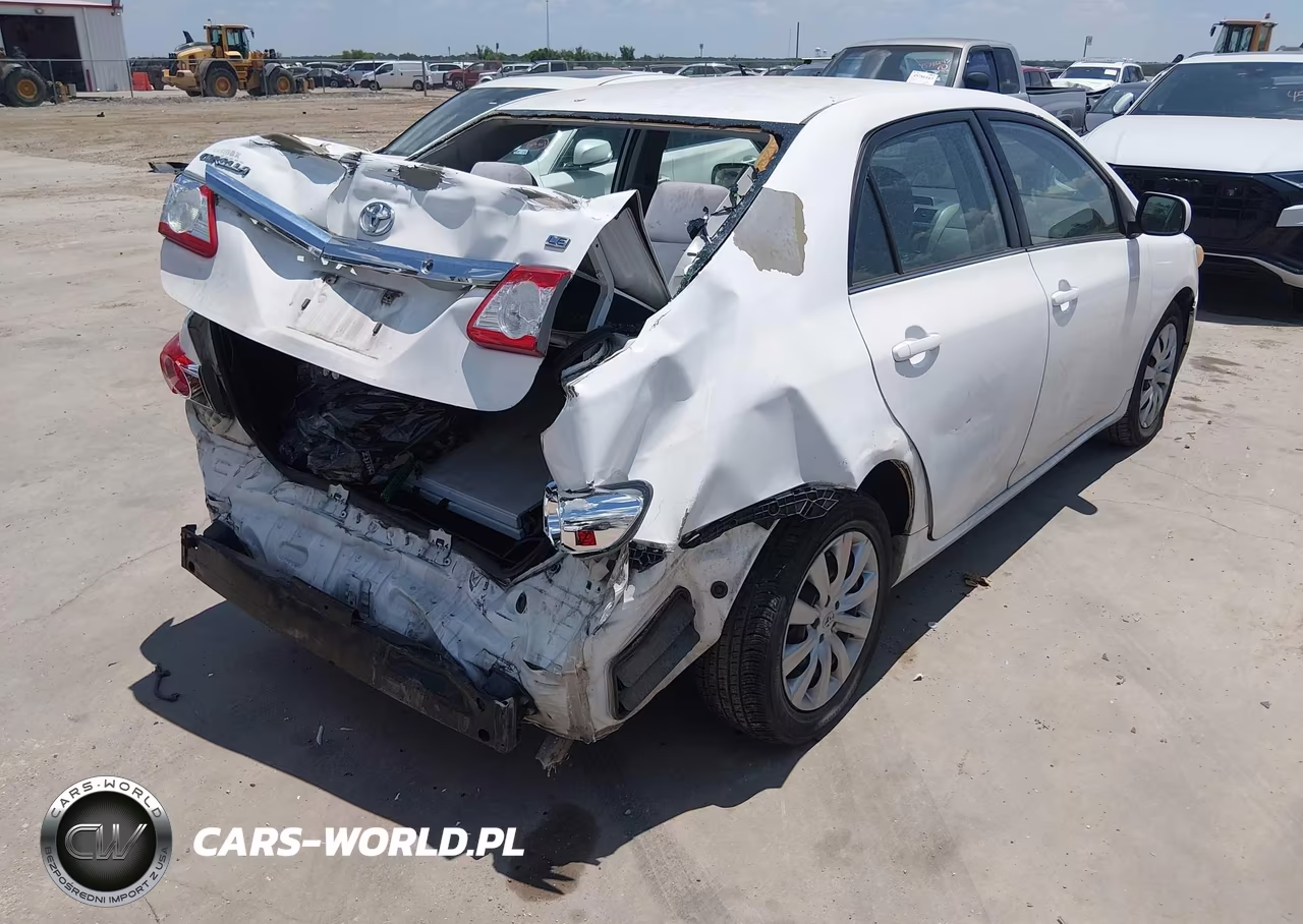 2013 Toyota Corolla Le VIN:5YFBU4EE8DP096741 - 4