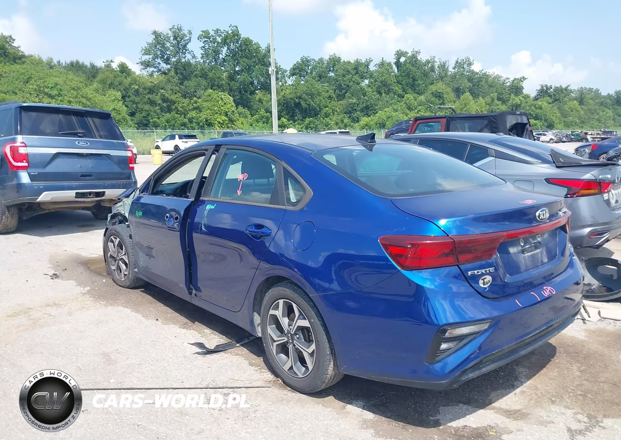2019 Kia Forte Lxs VIN:3KPF24AD6KE102426 - 3
