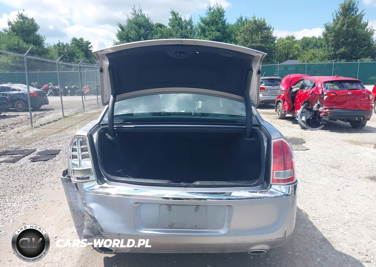 2014 Chrysler 300 VIN:2C3CCARG9EH144390 - 17