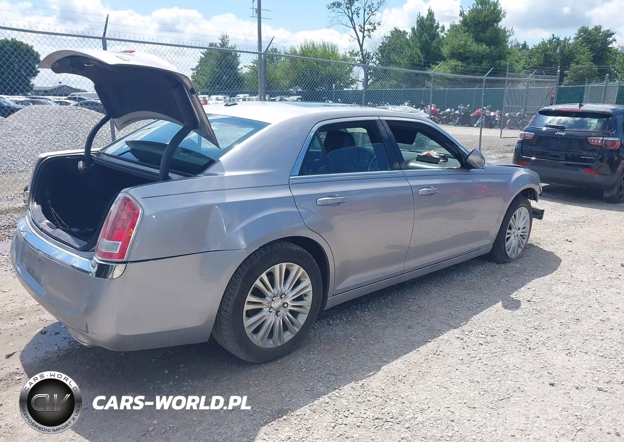 2014 Chrysler 300 VIN:2C3CCARG9EH144390 - 4
