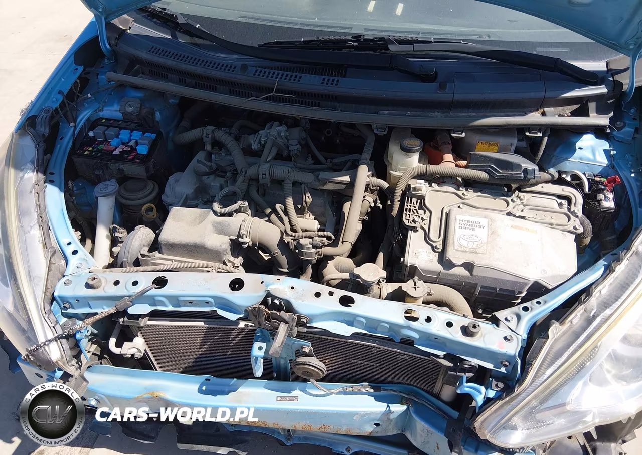 2015 Toyota Prius C Two VIN:JTDKDTB37F1114327 - 10