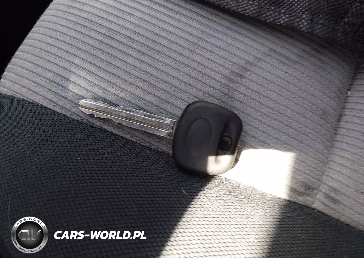 2015 Toyota Prius C Two VIN:JTDKDTB37F1114327 - 11