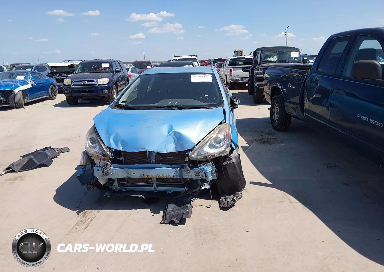 2015 Toyota Prius C Two VIN:JTDKDTB37F1114327 - 13