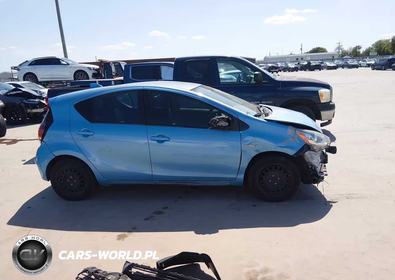 2015 Toyota Prius C Two VIN:JTDKDTB37F1114327 - 14