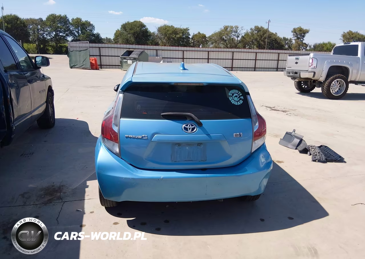2015 Toyota Prius C Two VIN:JTDKDTB37F1114327 - 17