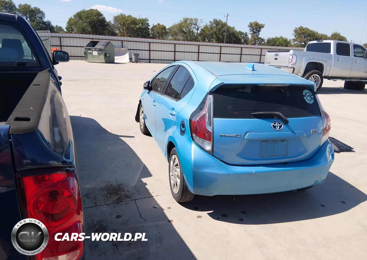 2015 Toyota Prius C Two VIN:JTDKDTB37F1114327 - 3