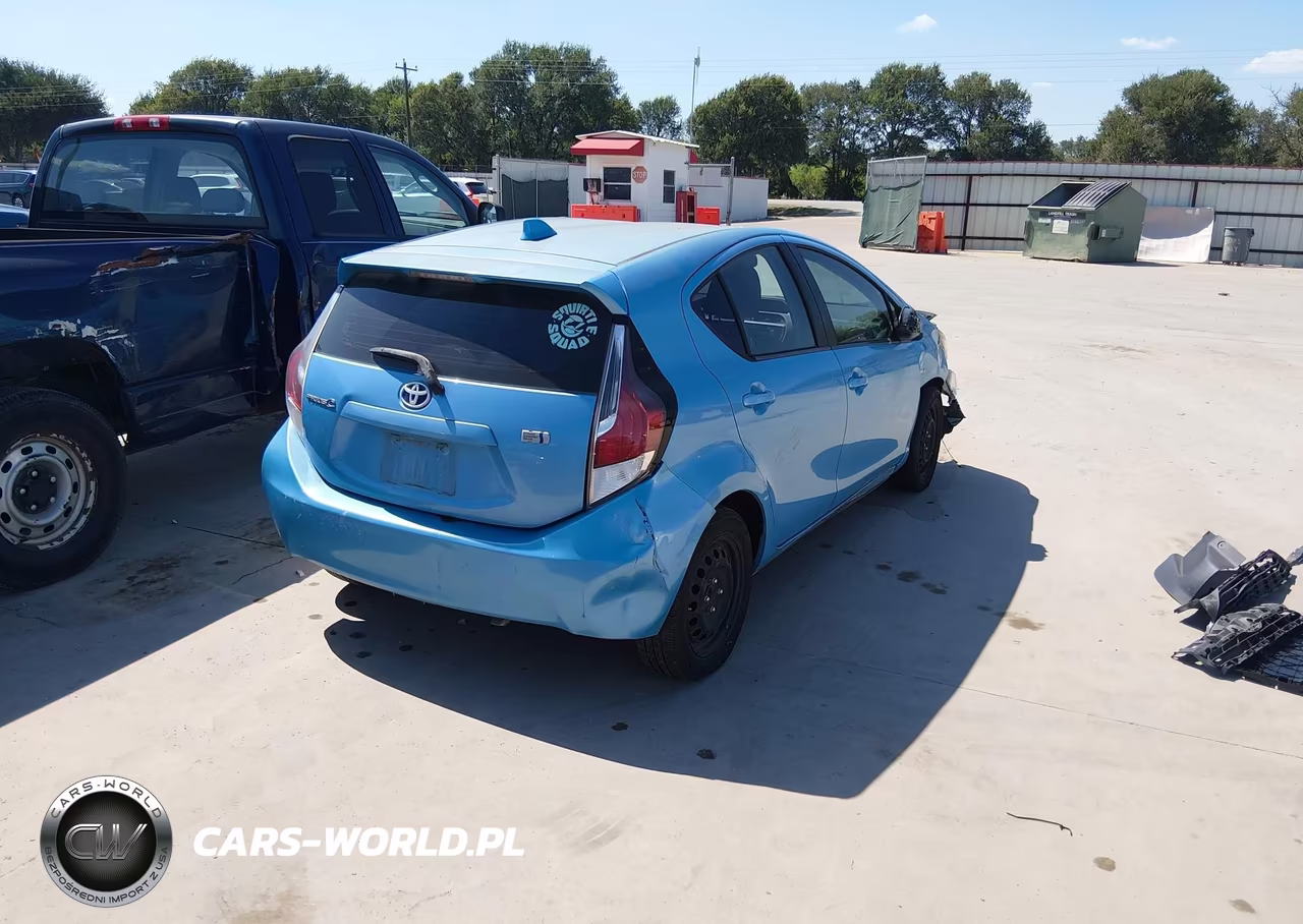 2015 Toyota Prius C Two VIN:JTDKDTB37F1114327 - 4