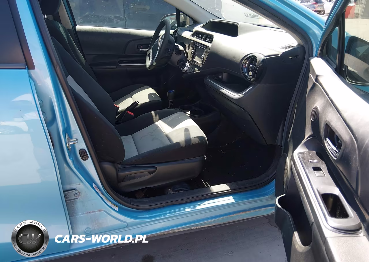 2015 Toyota Prius C Two VIN:JTDKDTB37F1114327 - 5