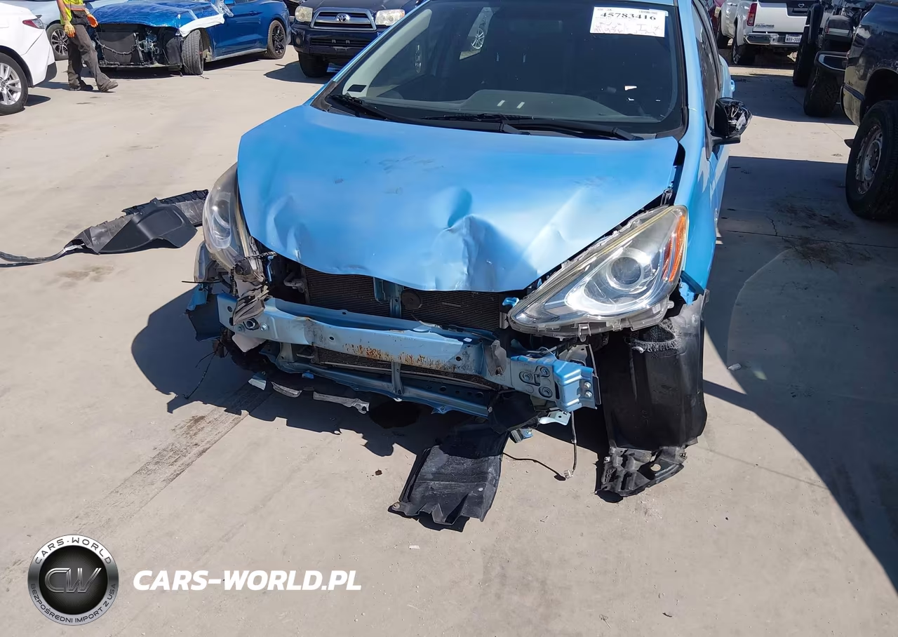 2015 Toyota Prius C Two VIN:JTDKDTB37F1114327 - 6